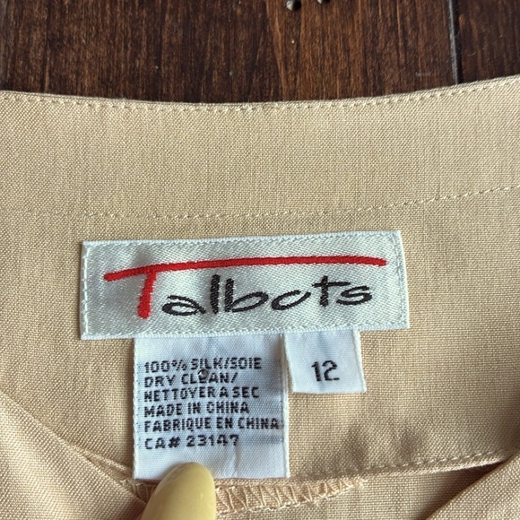 Talbots vintage silk button up blouse shirt light tan Women’s 12  Neutral - Picture 4 of 10